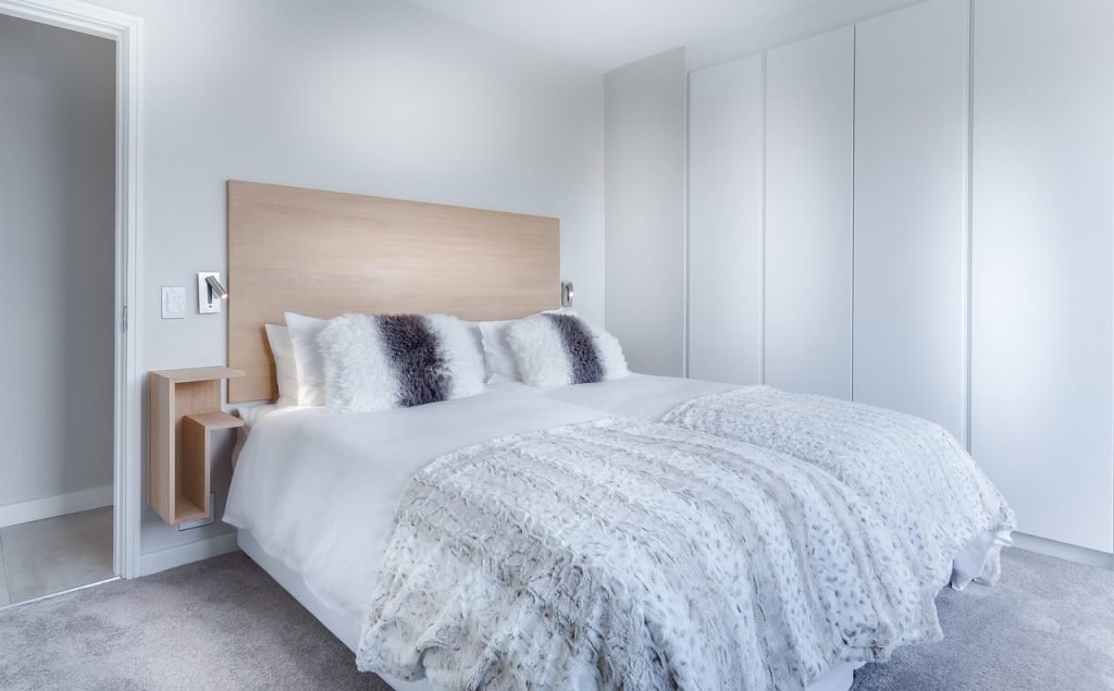 modern minimalist bedroom, bed, bedroom-3486163.jpg